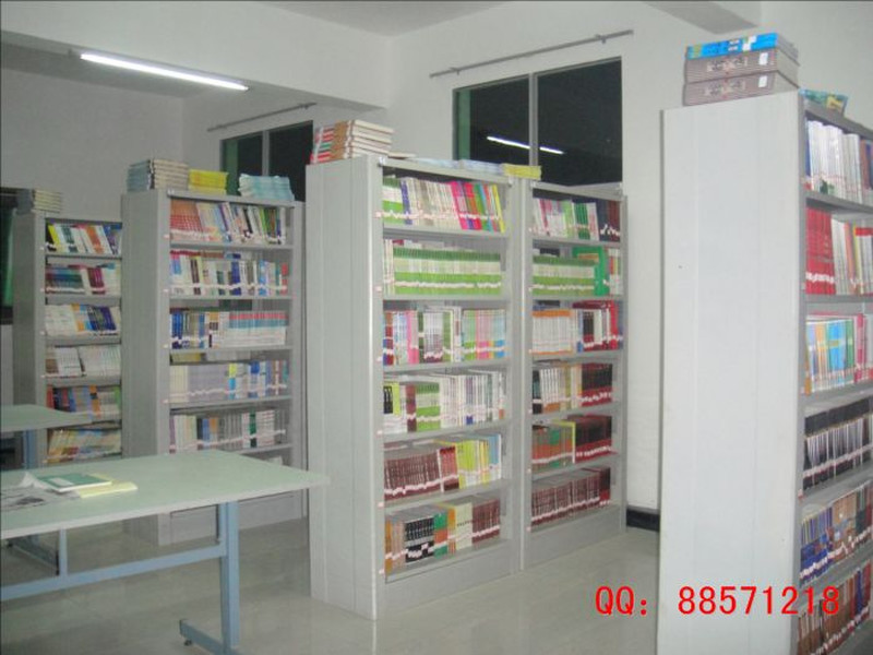 中學圖書室書架